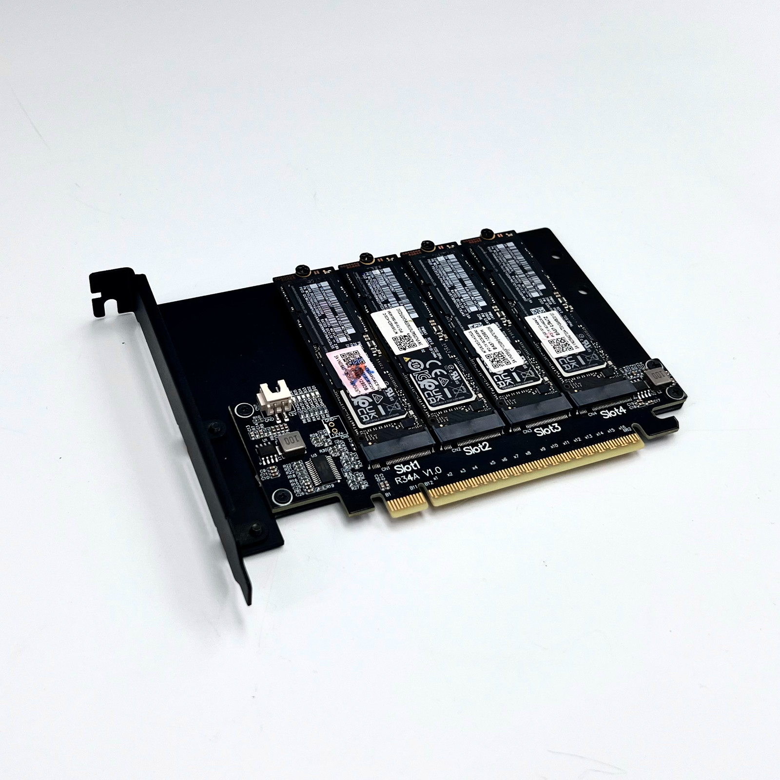 R34A PCIe 5.0 x16 - 4ポートM.2 NV - Quad M.2 Nvme Pcie Bifurcation Card のレビューと価格